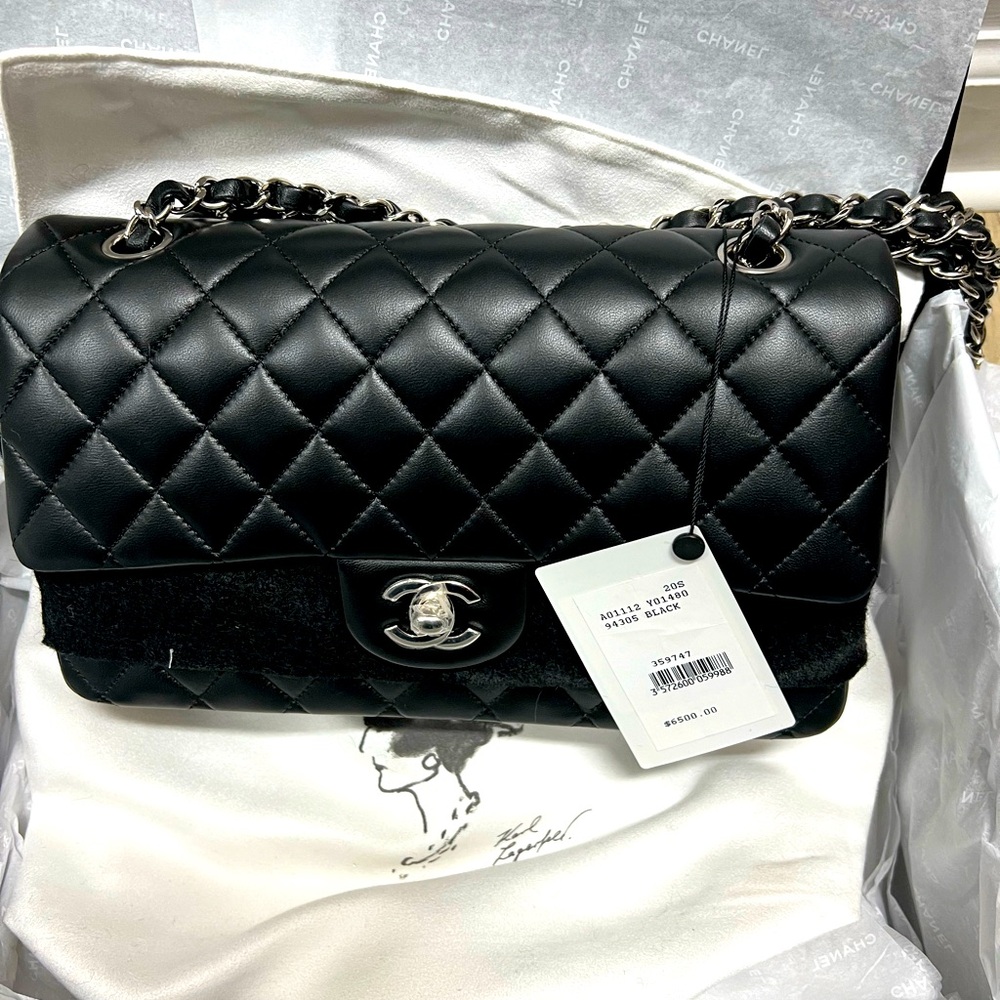 NWT CHANEL BLACK CLASSIC QUILTED LAMBSKIN  MEDIUM SILVER HARDWARE FLAP